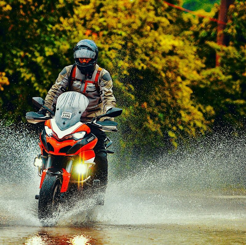 BARKBUSTERS Hardware-Kit Zweipunktbefestigung Black Ducati