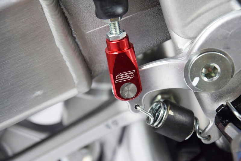 SCAR Aluminium-Bügel zum Einstellen der Hinterradbremse rot