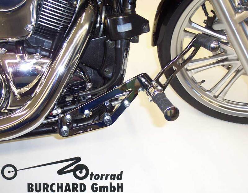 BURCHARD EXCELLENCE vorverlegte Fußrastenanlage mit ABE, +17 cm, Kawasaki VN 900 Classic /Custom, Sundance glatt, schwarz glänzend