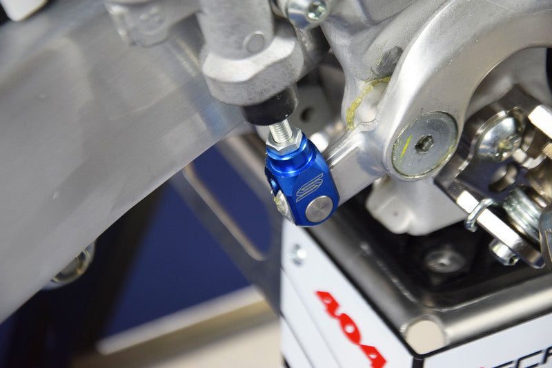 SCAR Aluminium-Bügel zum Einstellen der Hinterradbremse blau