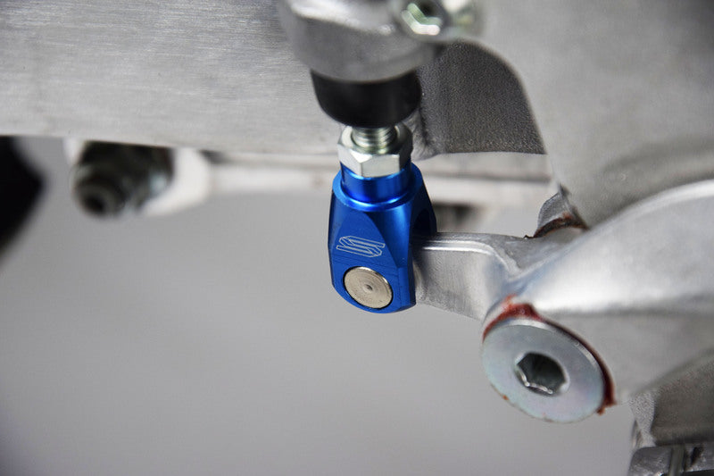 SCAR Aluminium-Bügel zum Einstellen der Hinterradbremse blau