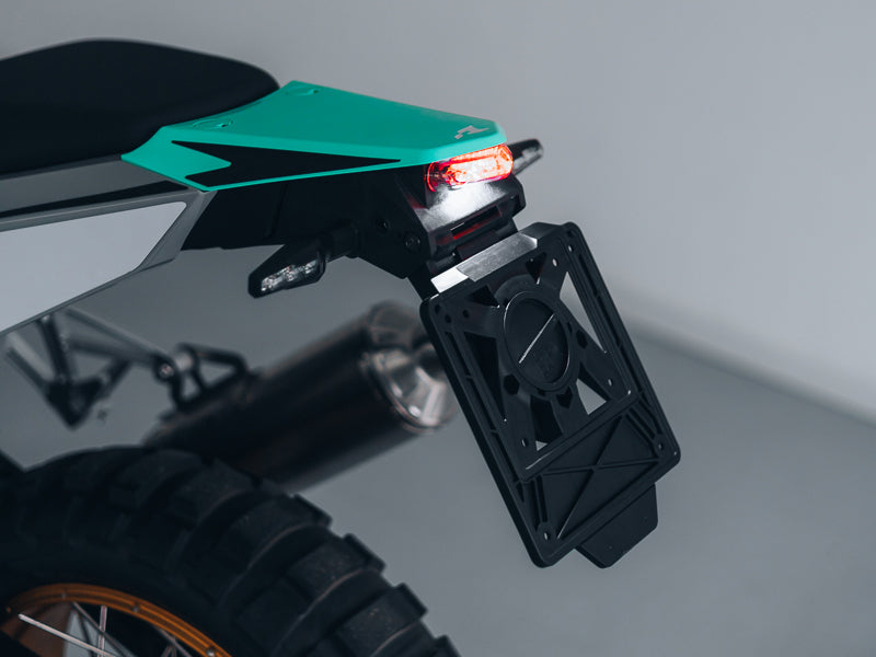 RACETECH Integra LED-Rücklicht mit integriertem Kennzeichenhalter - schwarz